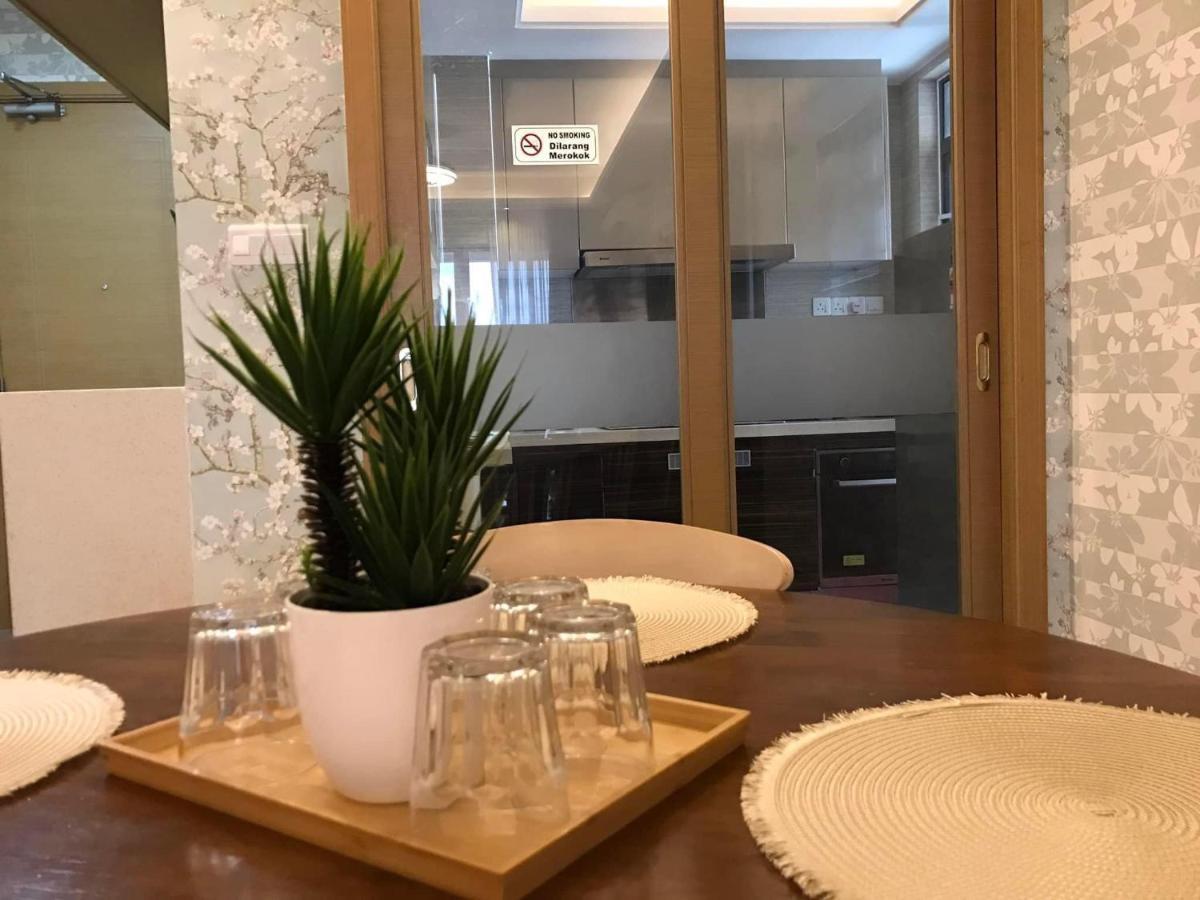 R&F Princess Cove Premium Homestay Famaily Τζόχορ Μπάχρου Εξωτερικό φωτογραφία