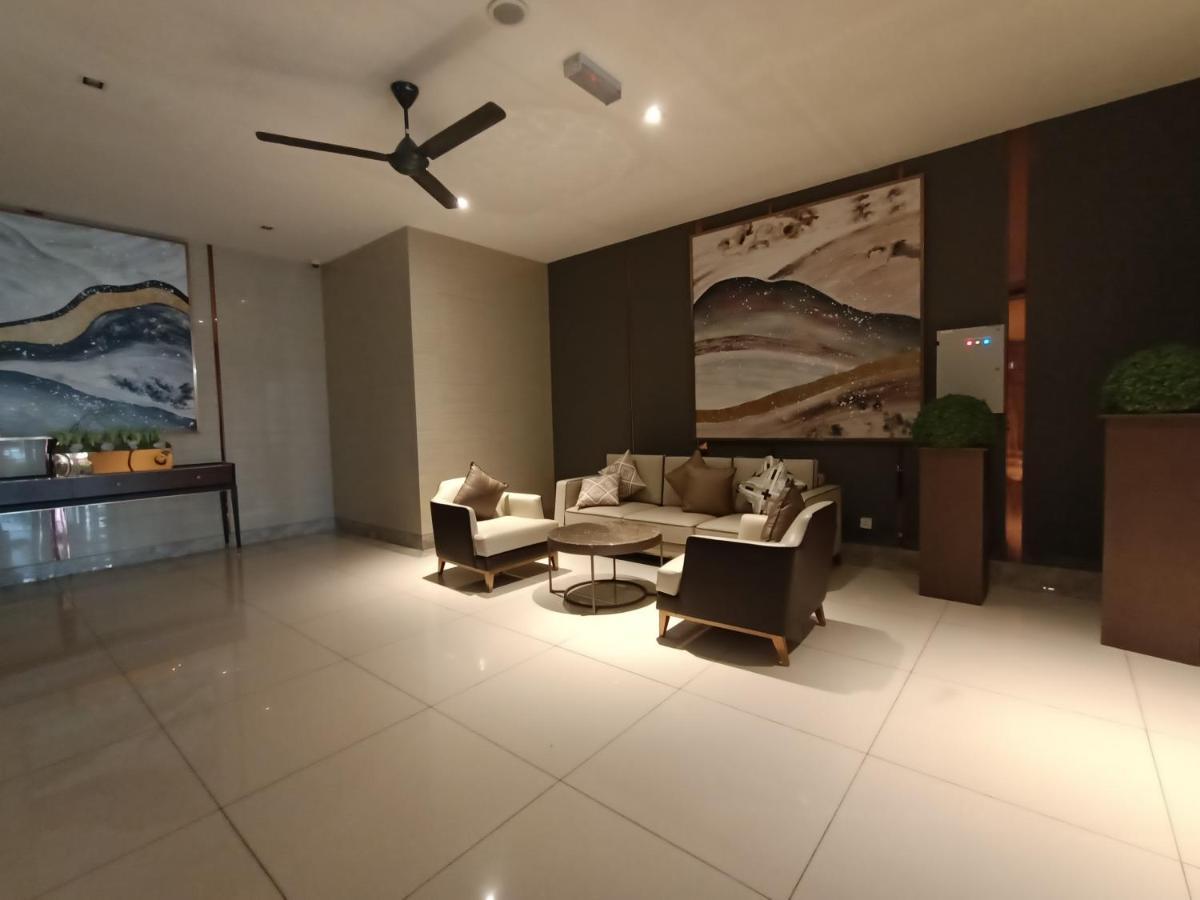 R&F Princess Cove Premium Homestay Famaily Τζόχορ Μπάχρου Εξωτερικό φωτογραφία