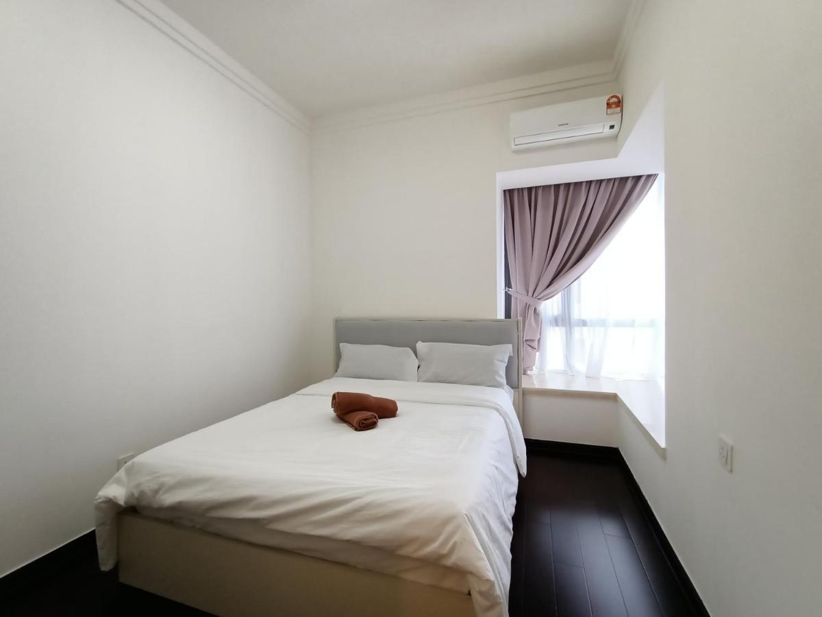 R&F Princess Cove Premium Homestay Famaily Τζόχορ Μπάχρου Εξωτερικό φωτογραφία